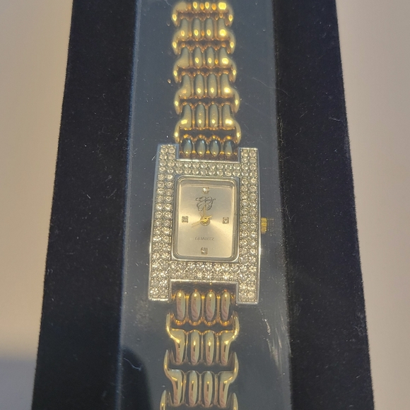 Gold Tone Watch By Elizabeth Taylor's Colection of White Dimond. - Picture 3 of 12